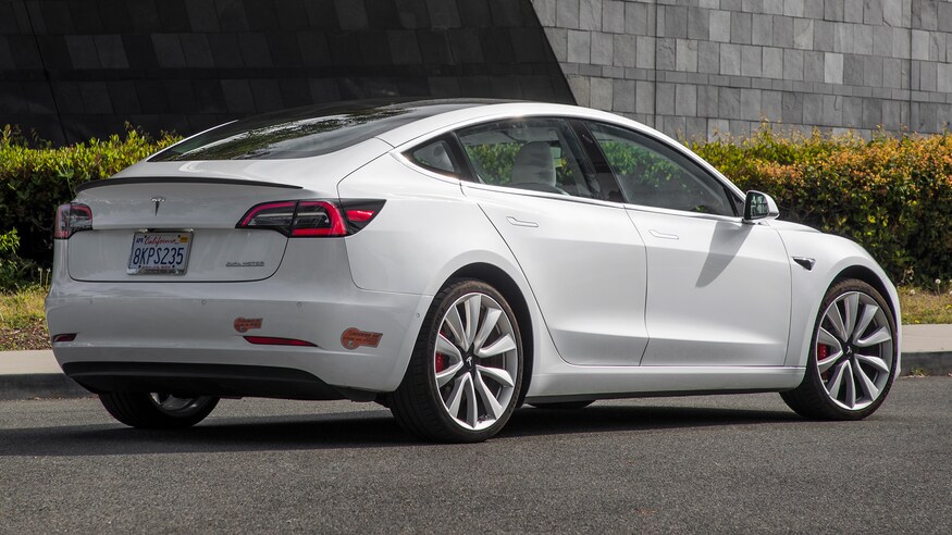 Tesla подняла запас хода и улучшила динамику Model 3
