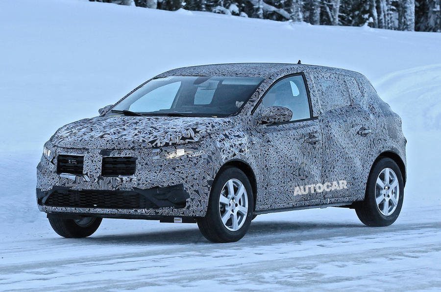 Dacia Sandero нового поколения замечена на зимних тестах
