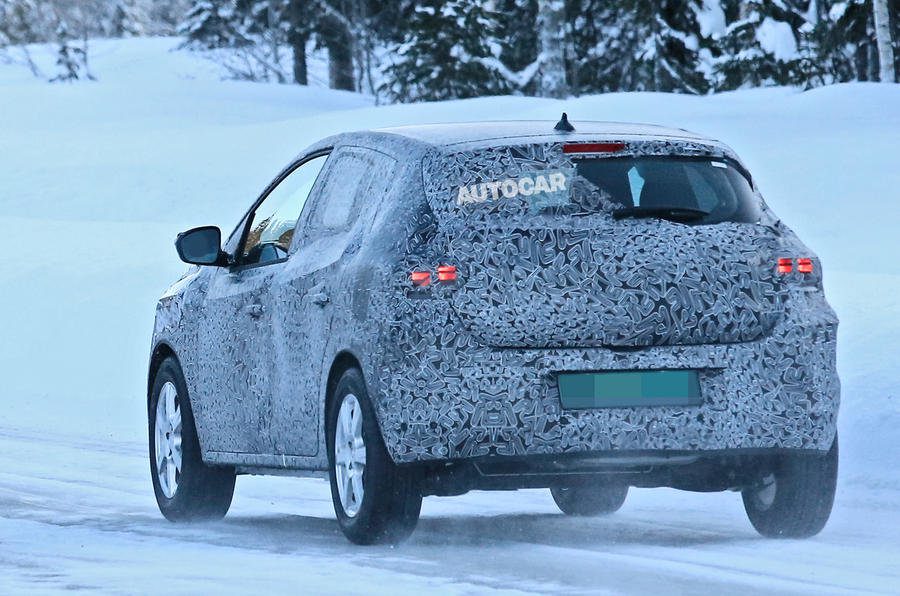 Dacia Sandero нового поколения замечена на зимних тестах