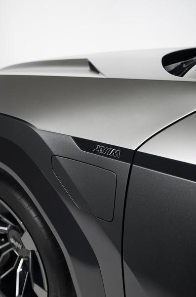 Концерн BMW представил новый концептуальный кроссовер BMW Concept XM