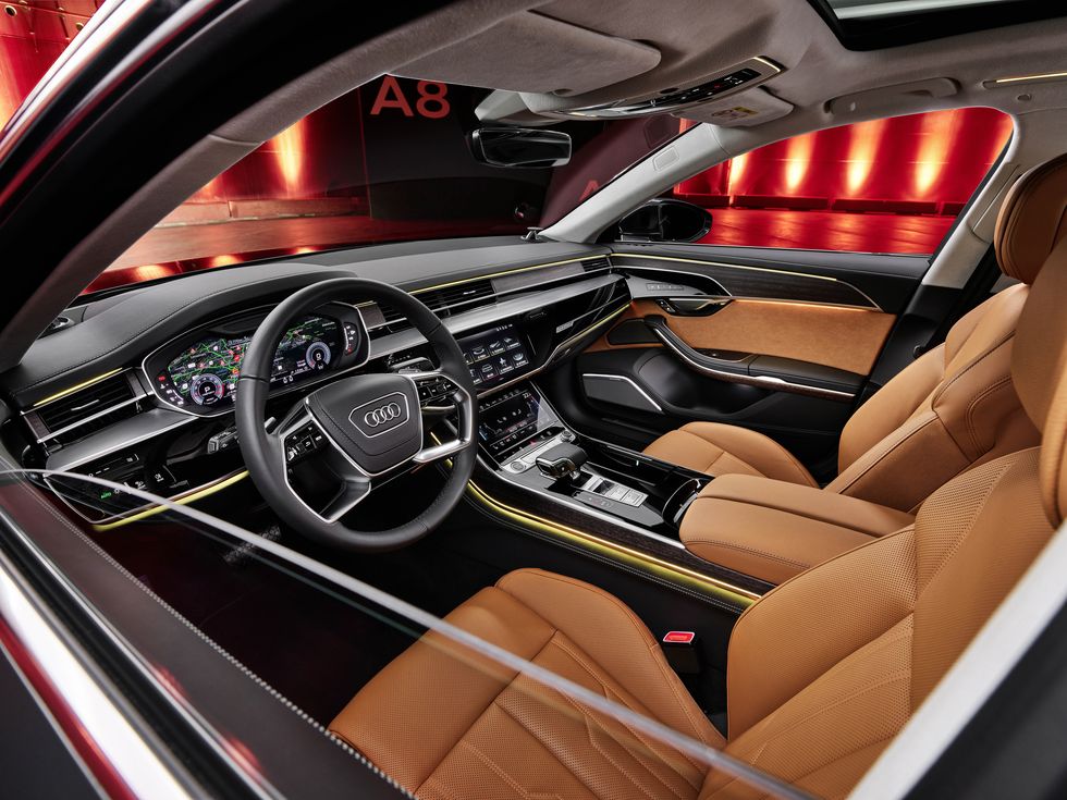 Компания Audi представила обновлённый седан Audi A8 2022 модельного года
