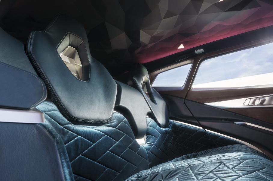 Концерн BMW представил новый концептуальный кроссовер BMW Concept XM