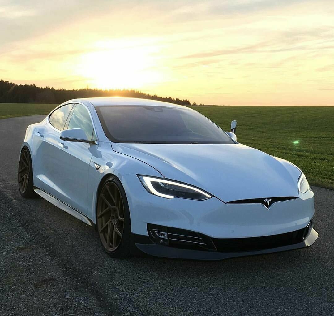 Фото машины tesla