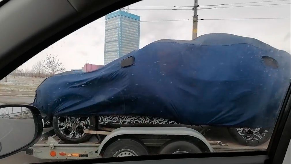 Таинственный прототип нового автомобиля LADA или Renault попал на камеру в Тольятти