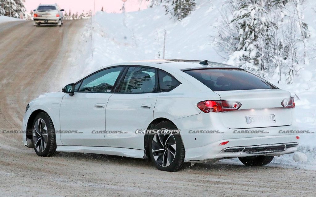Компания Volkswagen вывела на зимние тесты новый электрический седан Aero B