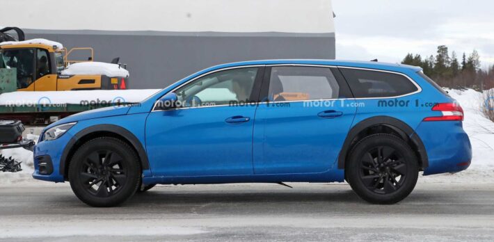 Концерн Peugeot вывел на тесты новый купе-кроссовер в кузове старого универсала