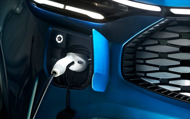 Компания Ford представила в Европе новый электрический фургон E-Transit Custom