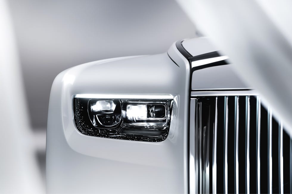 Компания Rolls-Royce слегка обновила ультра-роскошный седан Phantom