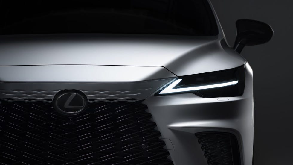 Lexus тизером анонсировал презентацию нового поколения RX