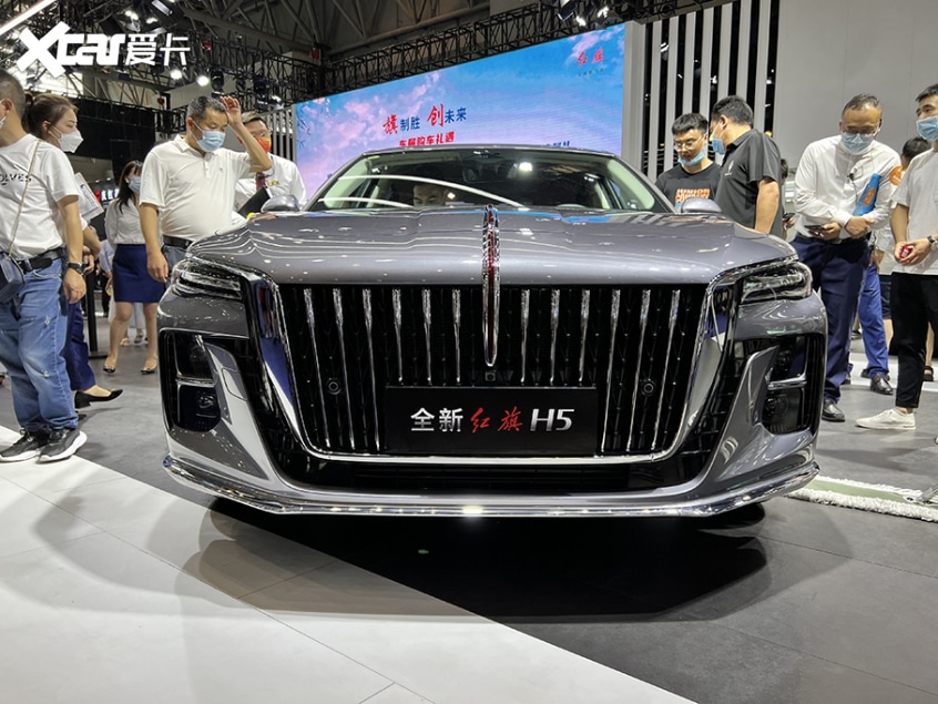 Компания HONGQI представила в КНР представительский седан HONGQI H5 нового поколения