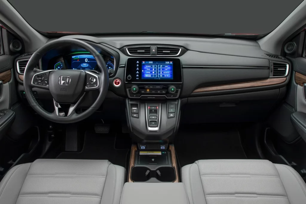 Кроссовер Honda CR-V добрался до российских автодилеров