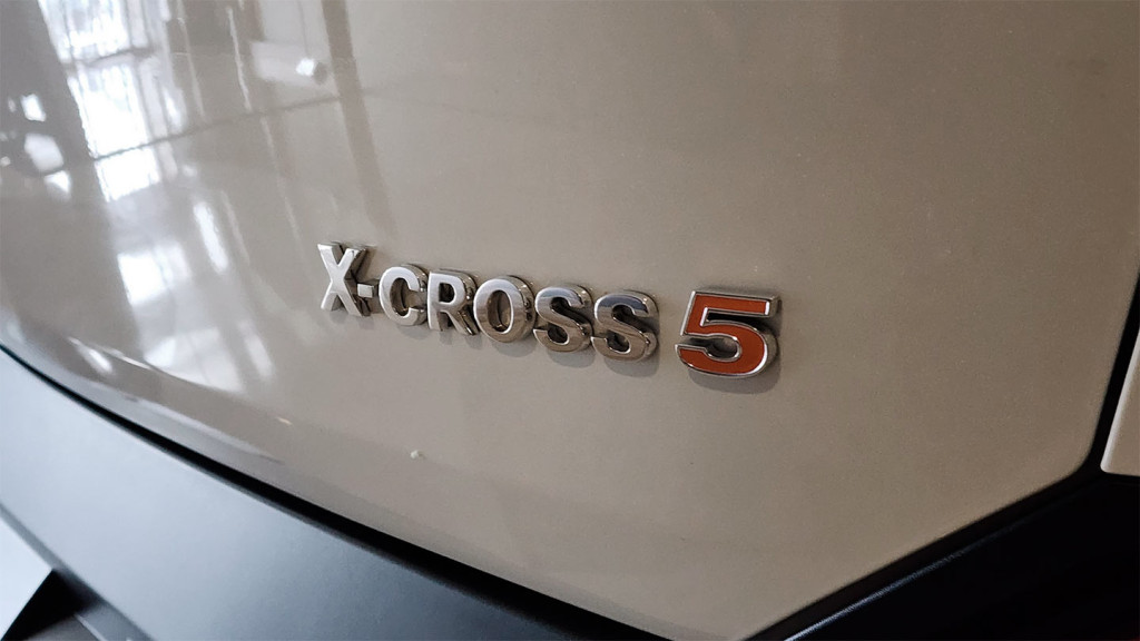 «АвтоВАЗ» продемонстрировал в Сочи новый кроссовер LADA X-cross 5