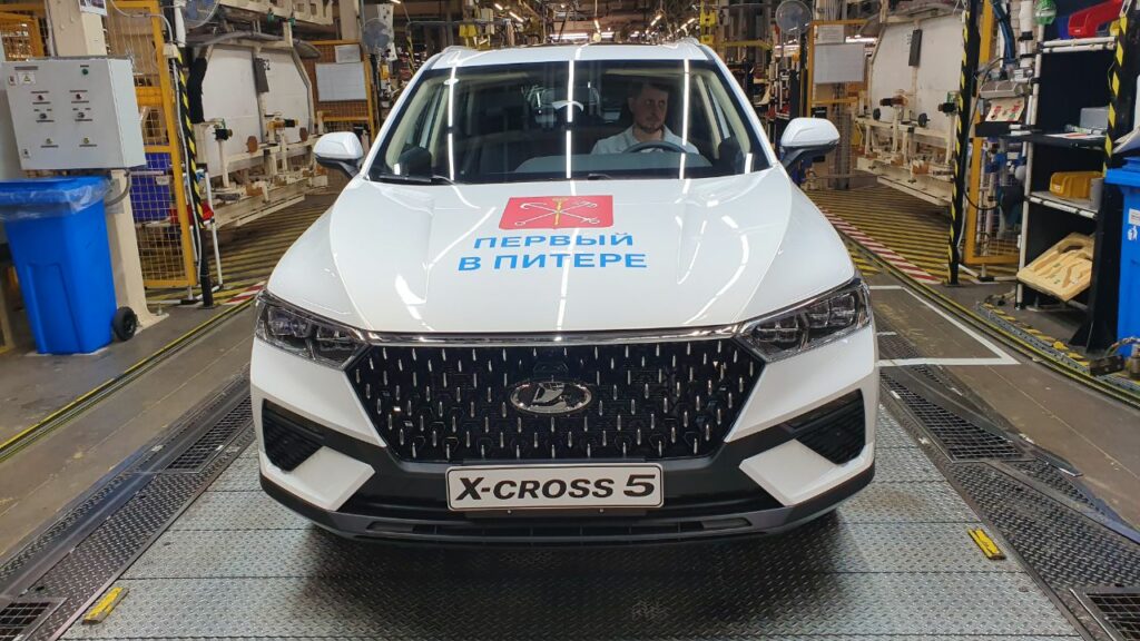 АВТОВАЗ запустил производство автомобилей Lada на бывшем заводе Nissan в Петербурге