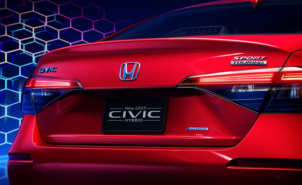 Модель Honda Civic получила обновление и гибридную модификацию