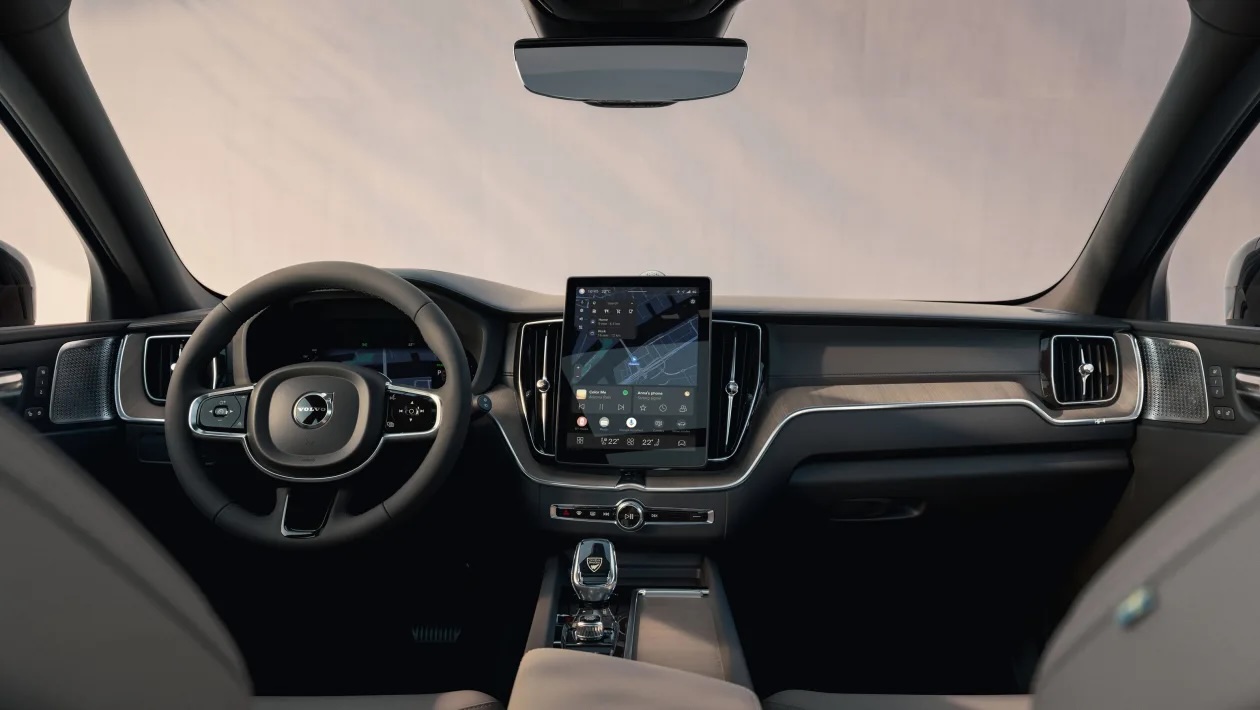 Volvo XC60 2025: новый дизайн, увеличенный экран и улучшенная технология