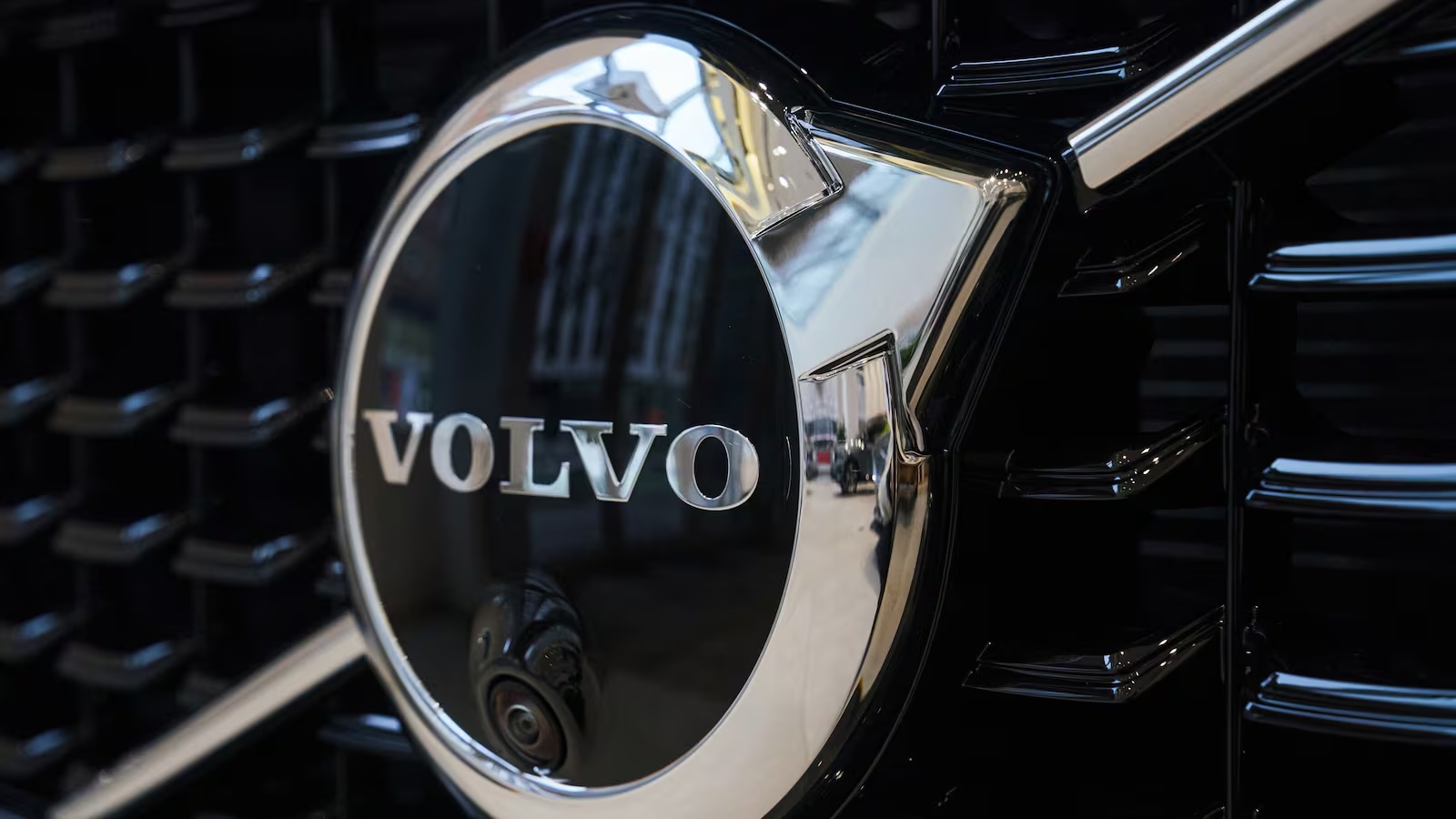 Volvo Cars сокращает расходы на $1,87 млрд и планирует уволить сотрудников
