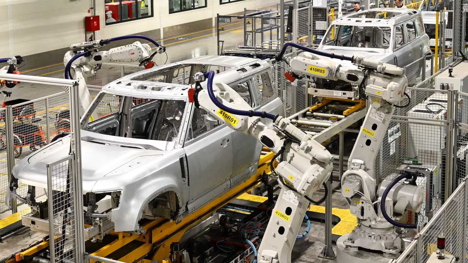 Jaguar Land Rover не подтверждает прогноз по прибыли из-за неопределенности с тарифами США