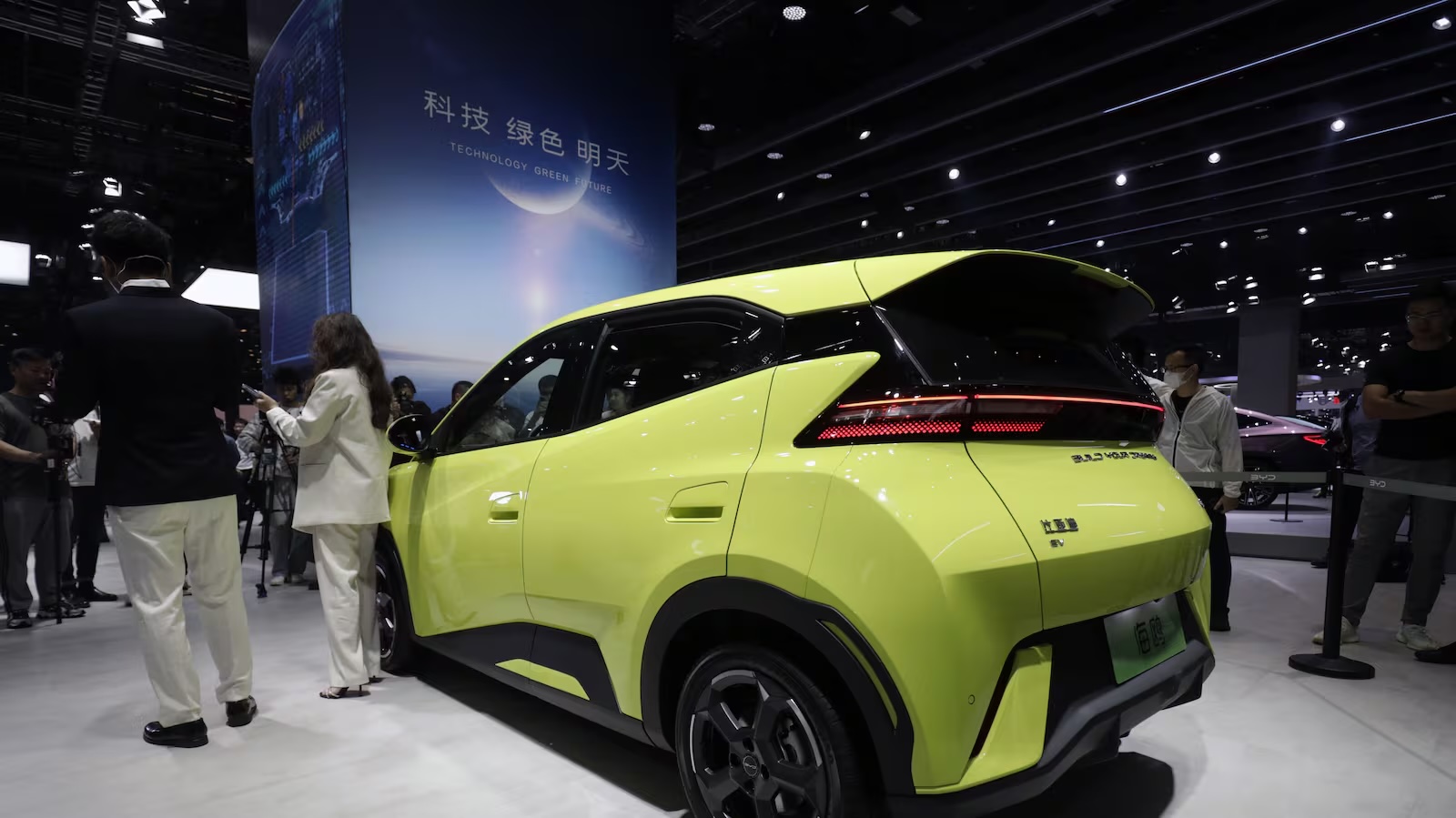 BYD запускает агрессивную ценовую политику, вызывая падение акций китайских автопроизводителей