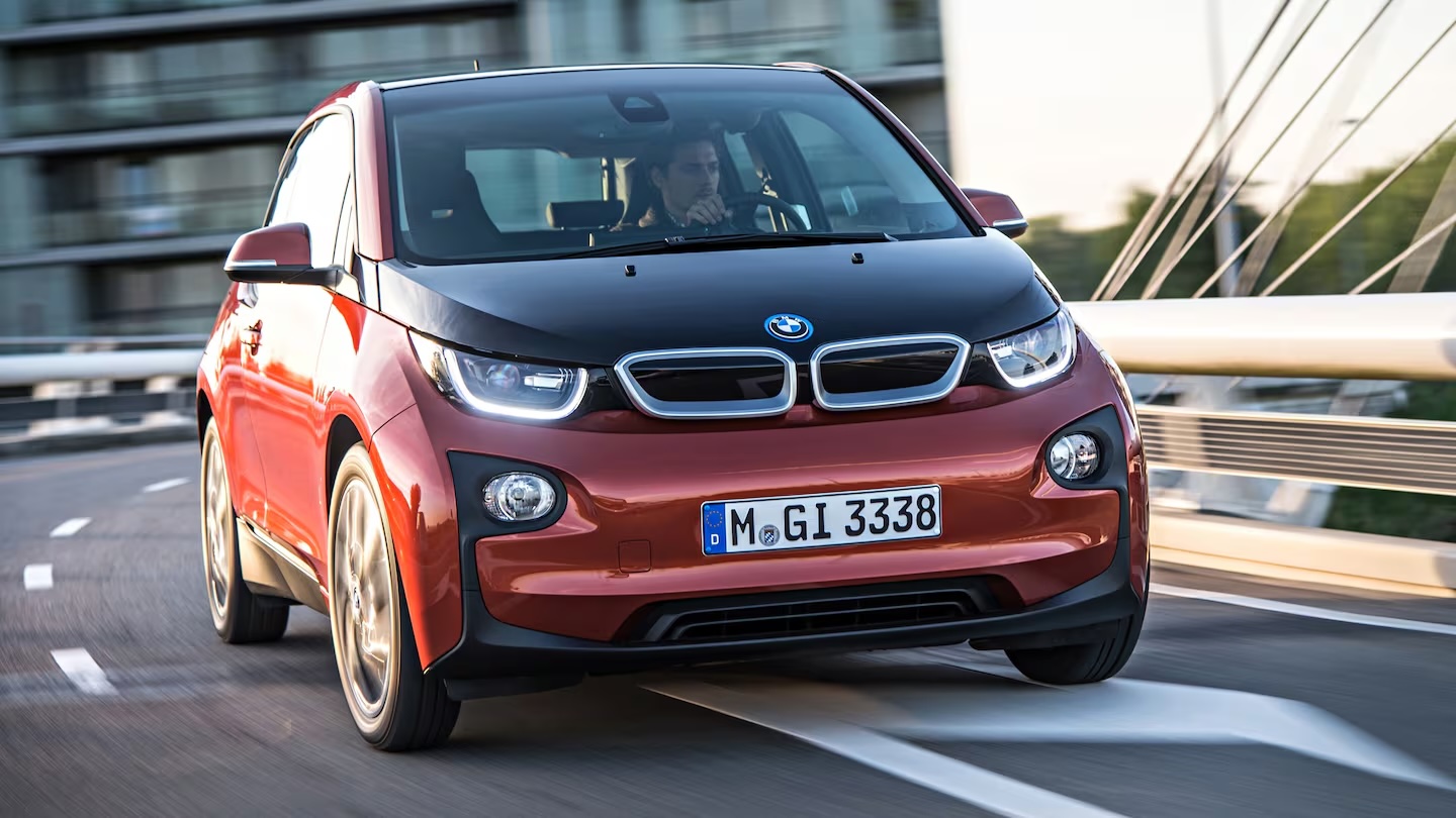 BMW возвращается к технологиям с удлинённым запасом хода: новый iX5 появится в 2026 году
