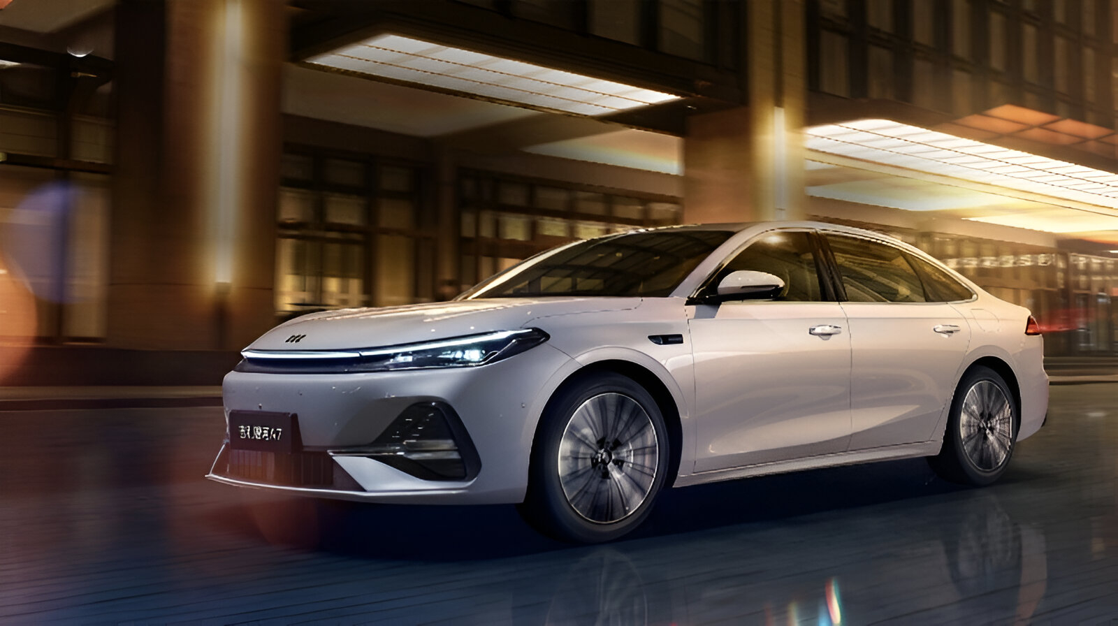 Geely представила Galaxy A7 EM-i PHEV с запасом хода более 2100 км