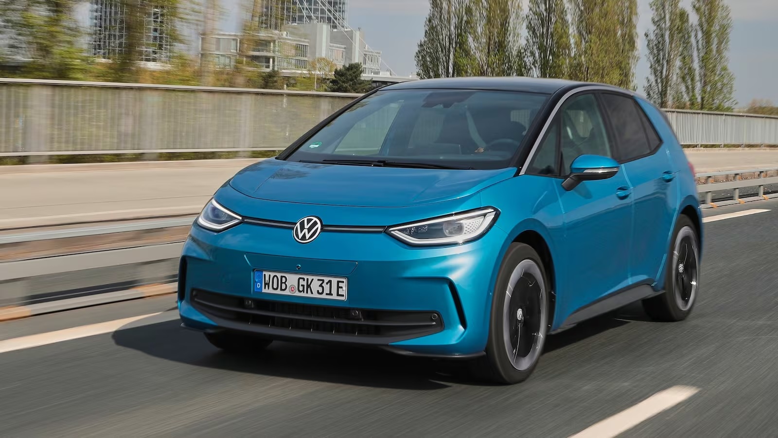 Volkswagen ухудшил прогноз из-за роста тарифов США и снижения маржи Audi и Porsche