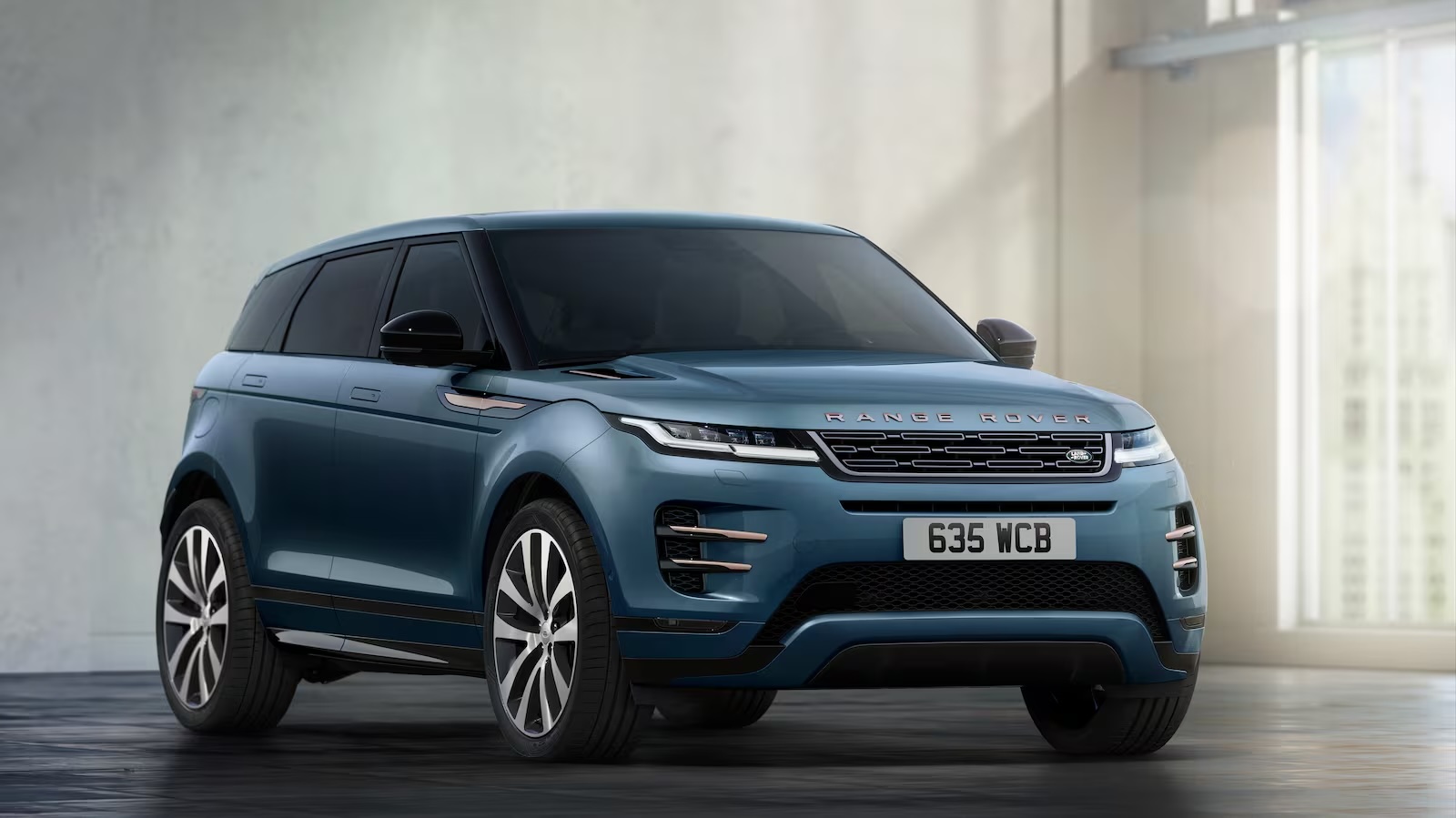 JLR отзывает почти 21 000 Evoque из‑за риска разрыва подушки безопасности