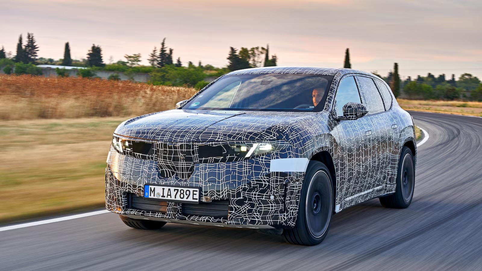 BMW представила iX3 с увеличенным запасом хода в ответ на конкуренцию с Tesla