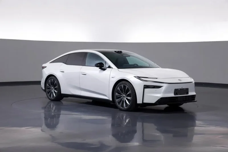 Представлен электрический седан Toyota bZ7 с Huawei HarmonyOS и интеграцией Xiaomi