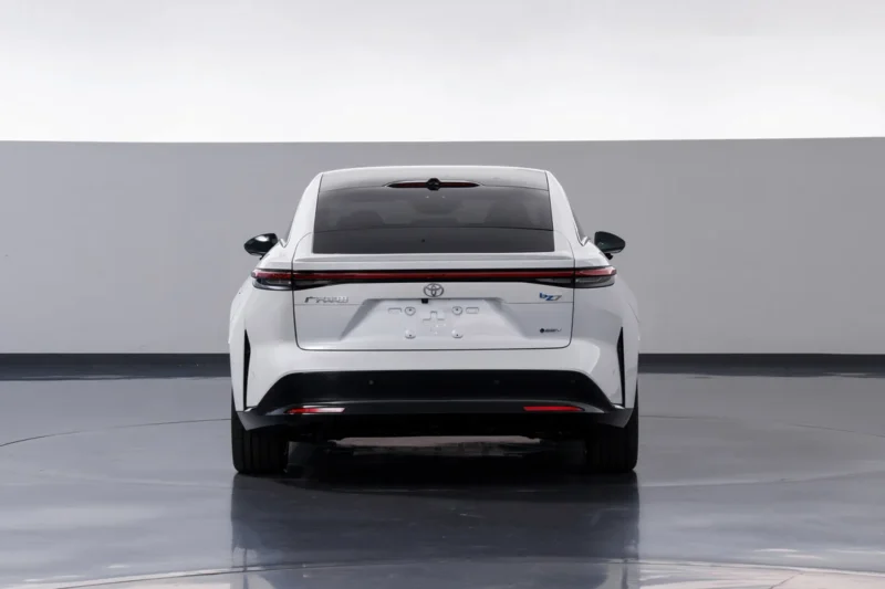 Представлен электрический седан Toyota bZ7 с Huawei HarmonyOS и интеграцией Xiaomi