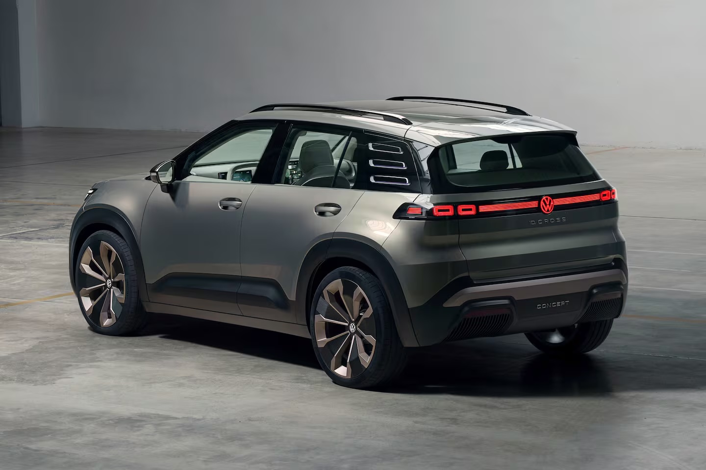 Volkswagen показал ID Cross с ретро-элементами для компактного электросуба
