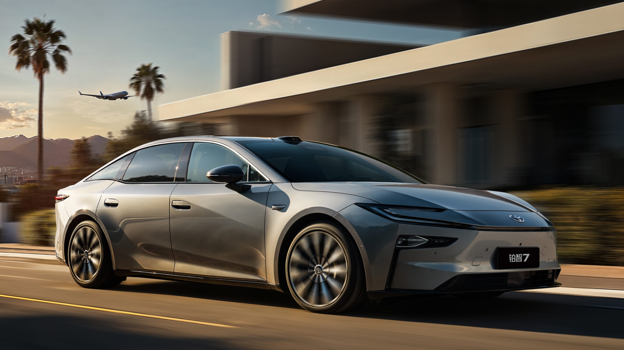 Представлен электрический седан Toyota bZ7 с Huawei HarmonyOS и интеграцией Xiaomi