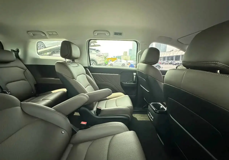 Начался прием предварительных заказов на самый доступный китайский минивэн SGMW Wuling Xingguang 730