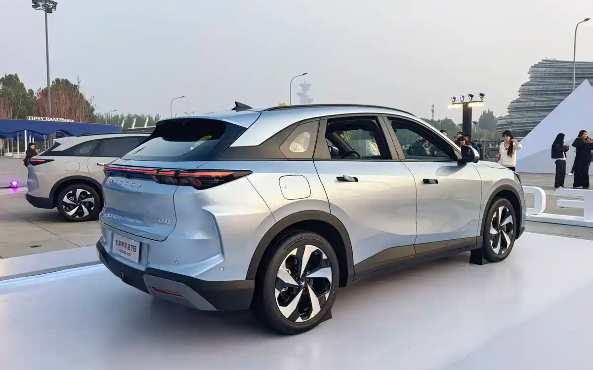 Arcfox представил новый Alpha T5 с расширенным запасом хода и системой ADS