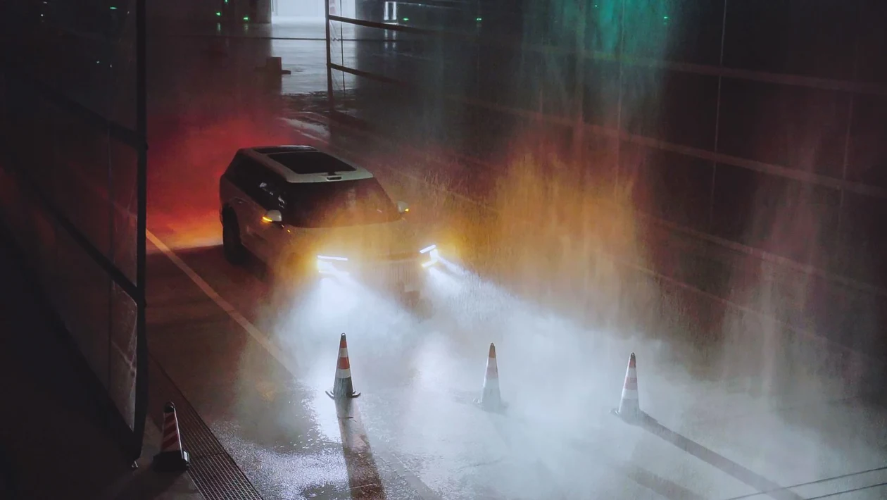 Geely открыл новый центр безопасности стоимостью 2 млрд юаней для тестирования автомобилей