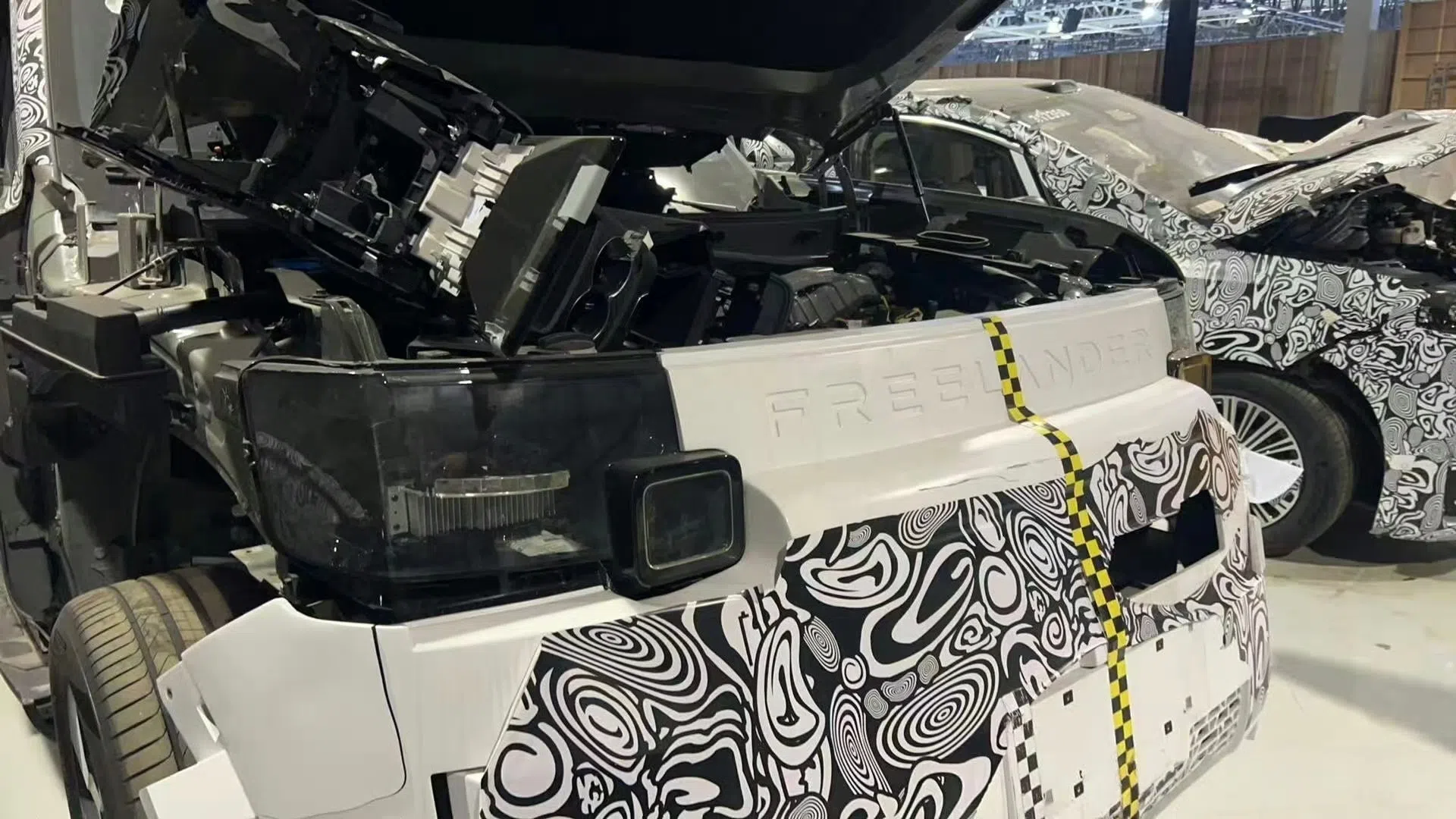 Утекли фото краш-теста нового внедорожника Freelander