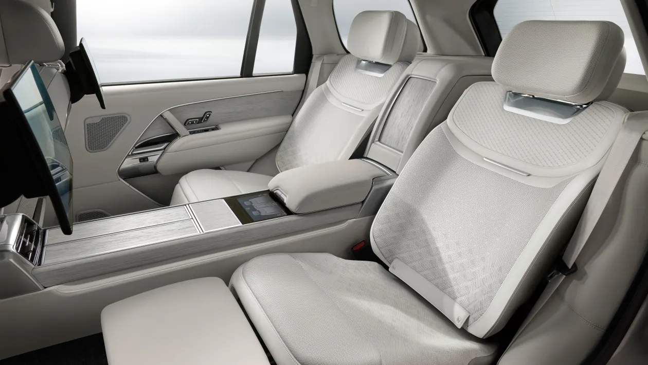 Range Rover представил SV Ultra — самый роскошный внедорожник марки