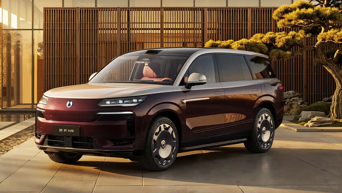 BYD открыла предварительные продажи Denza N9 PHEV Flash Charge Edition с 420 км хода на электричестве