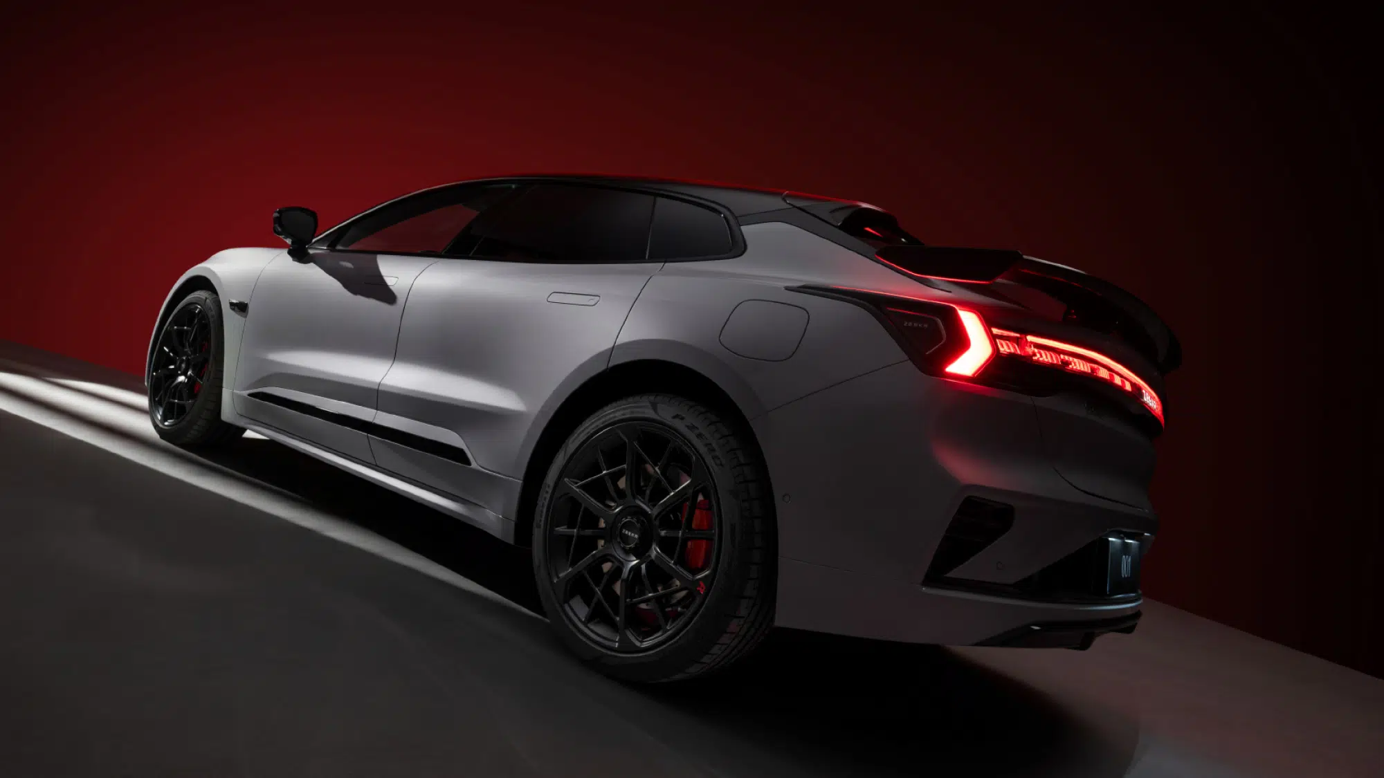 Юбилейная версия Zeekr 001 получила 912 л.с. и обновлённую технику