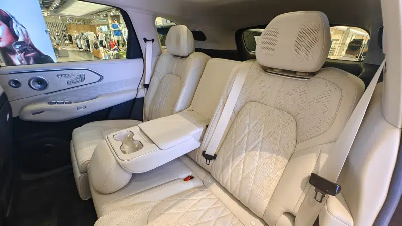 Zeekr 8X Ultra Plus представлен как мощный гибридный SUV с выходом в Европу к 2026 году