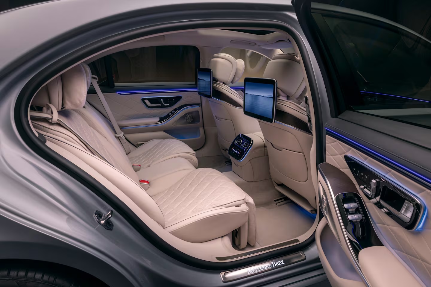 Mercedes-Benz обновил S-Class 2027 года с акцентом на технологии и комфорт