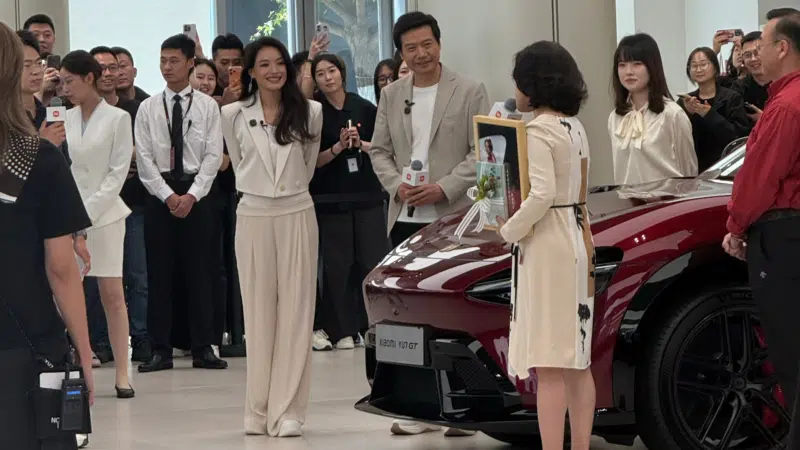 Lei Jun передал первые шесть Xiaomi YU7 GT клиентам в Китае