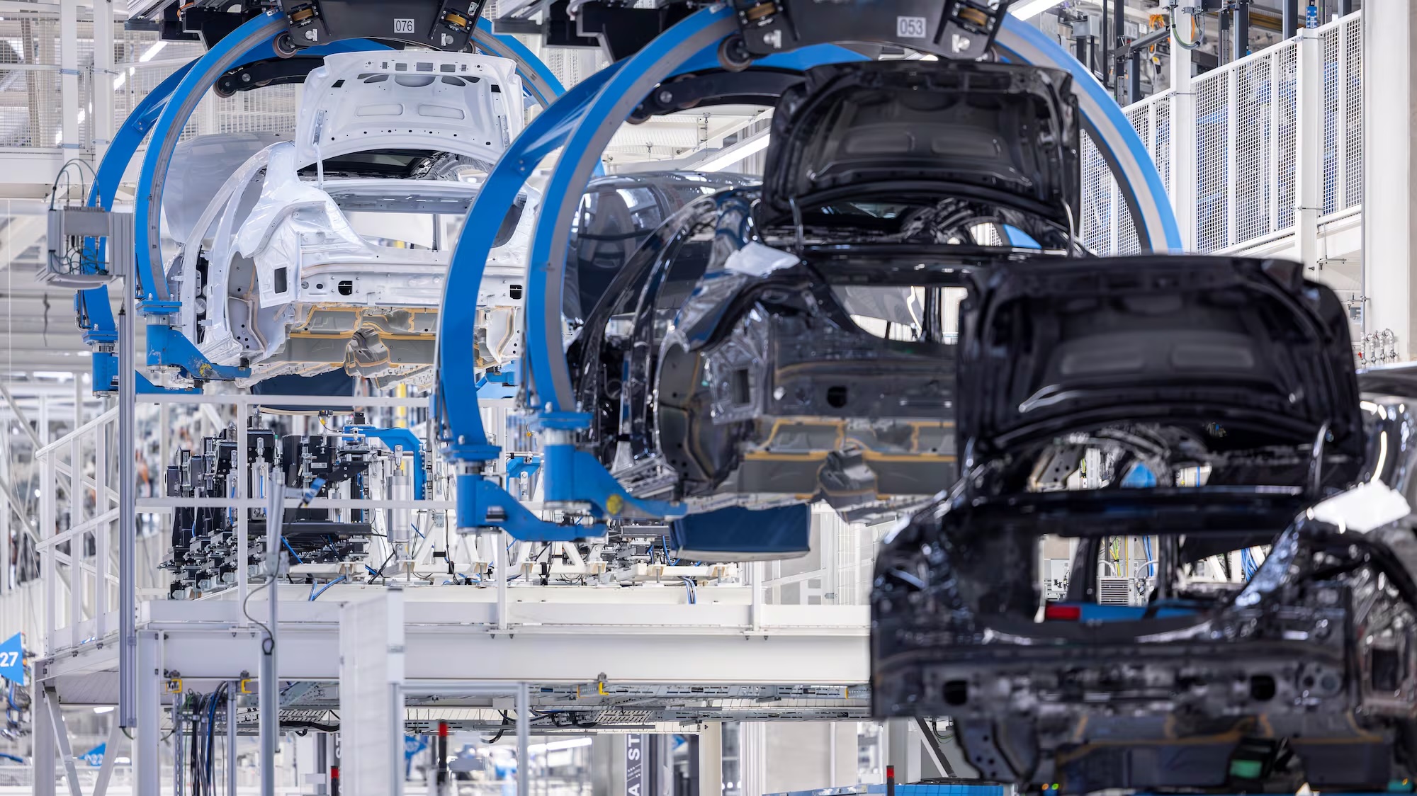 Mercedes-Benz обсудит с профсоюзами новые меры по сокращению расходов