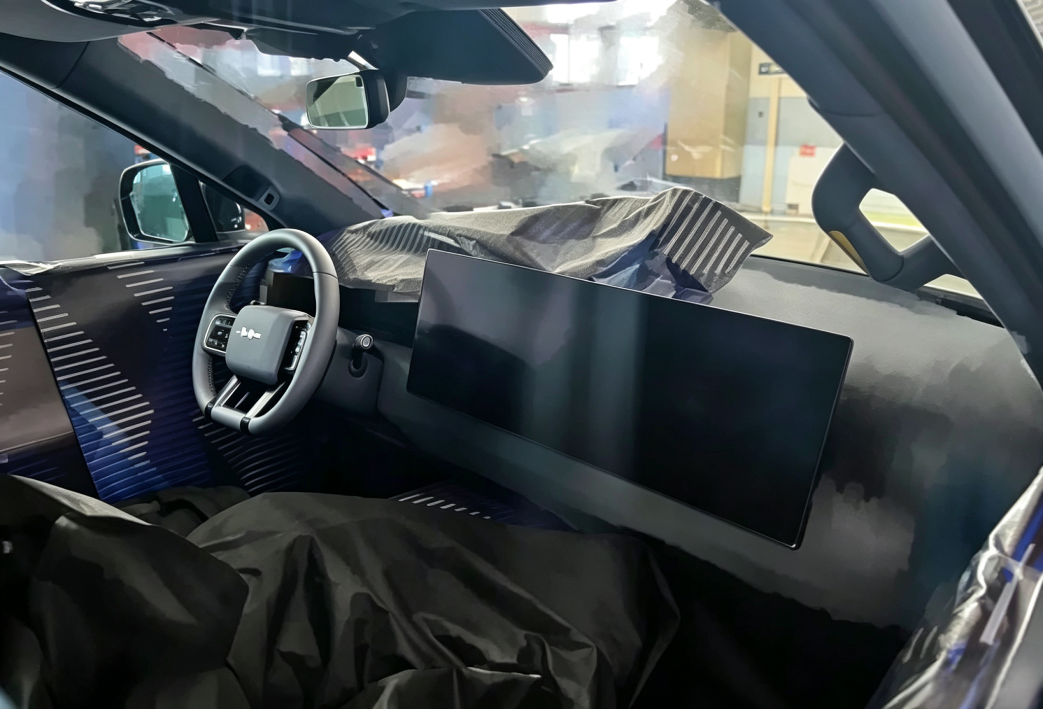 BYD Fang Cheng Bao Ti9 показал интерьер со сквозным экраном на приборной панели