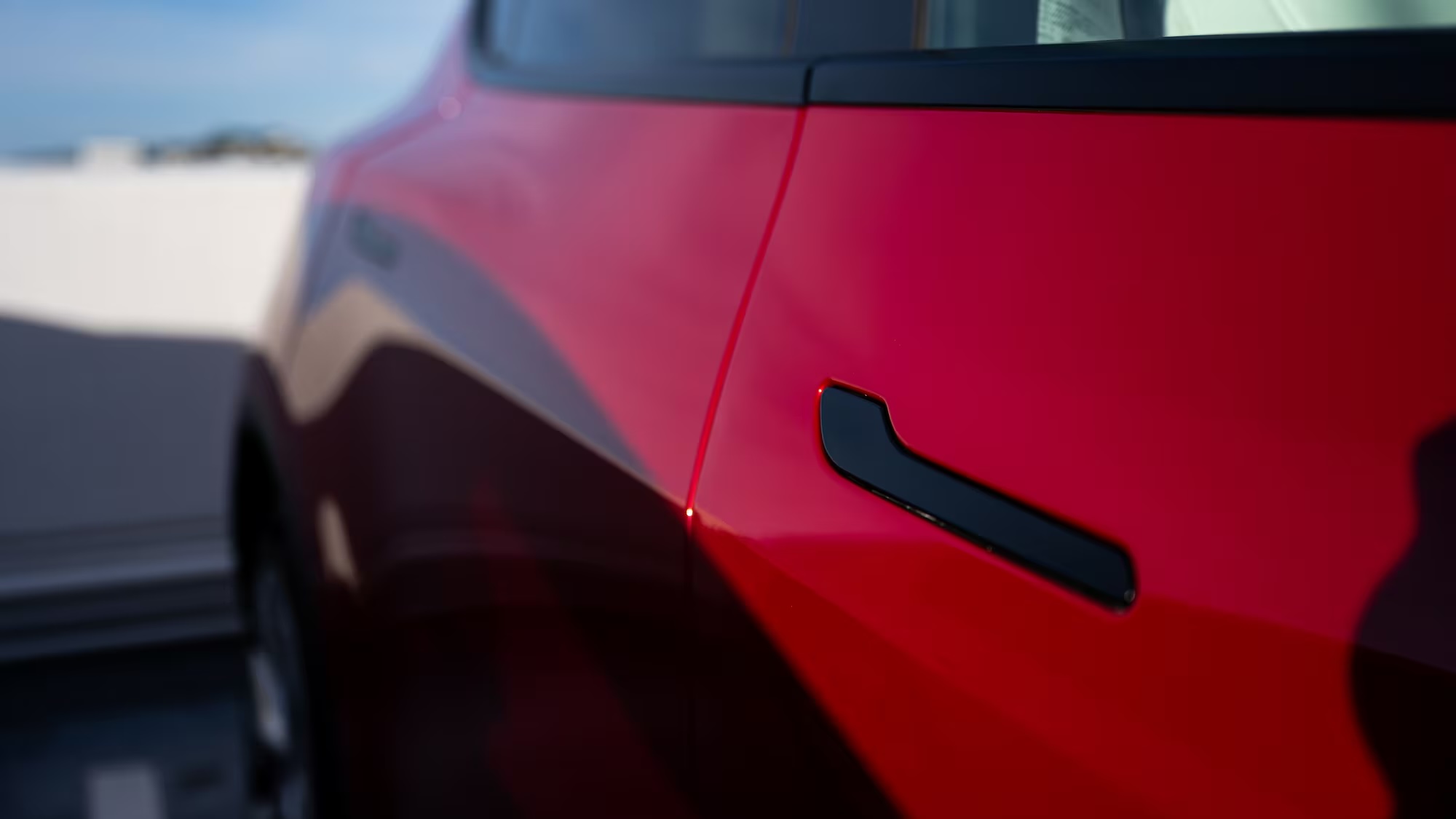 Проблема c дверями Tesla дошла до Европы: нидерландский регулятор изучает ситуацию