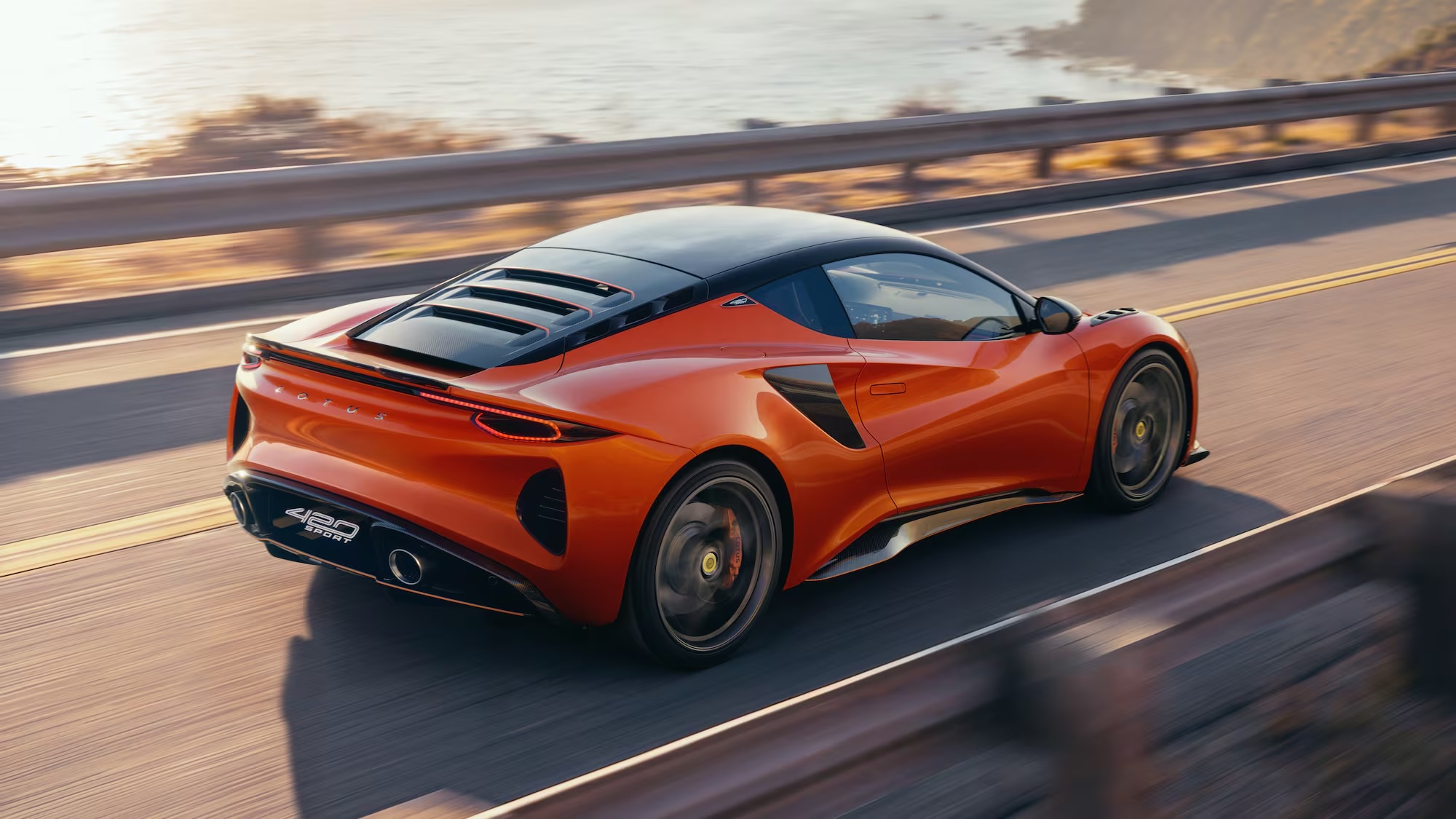 Lotus Emira 420 Sport 2027 года: восторженные отзывы после тест-драйва на треке