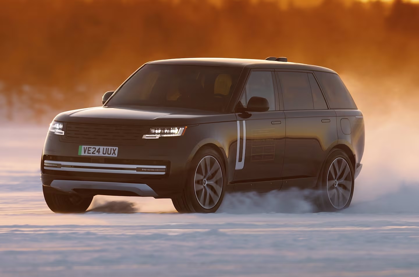 JLR сократила прибыль на 69% на фоне пожара у поставщика и конфликта на Ближнем Востоке