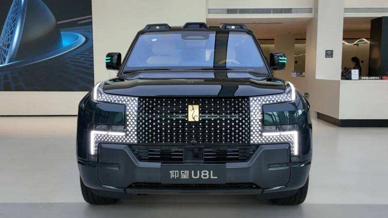BYD представила версию внедорожника U8L за 216 тысяч долларов с горным пейзажем в салоне за отдельную плату