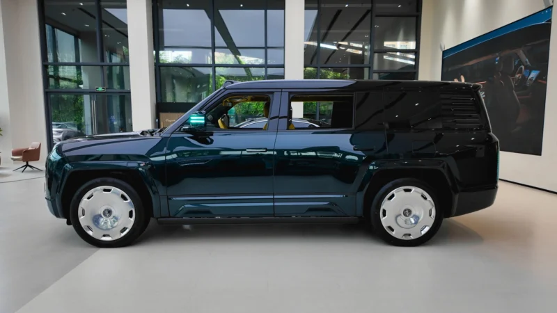 BYD представила версию внедорожника U8L за 216 тысяч долларов с горным пейзажем в салоне за отдельную плату