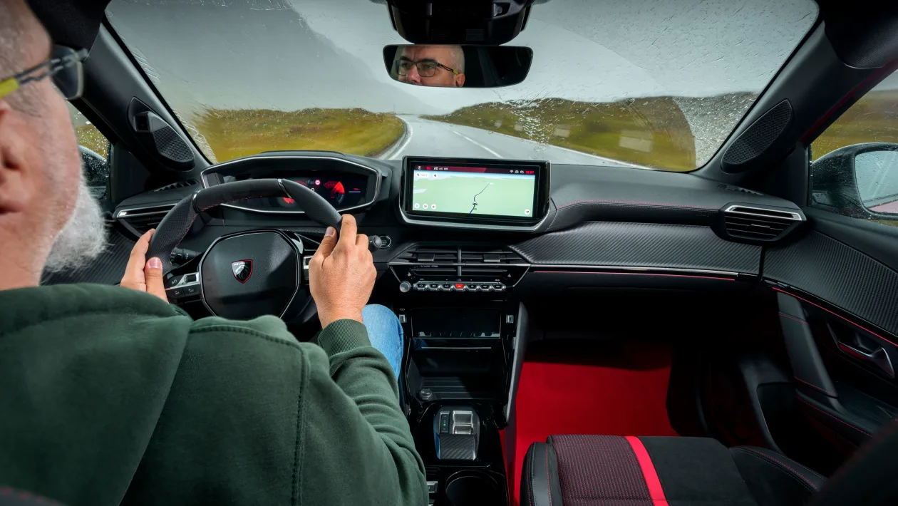 Peugeot вернула индекс GTi: электрический E-208 получил 277 сил