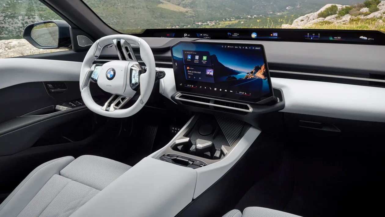 BMW представила новую 3 Series с бензиновыми моторами и дизайном i3